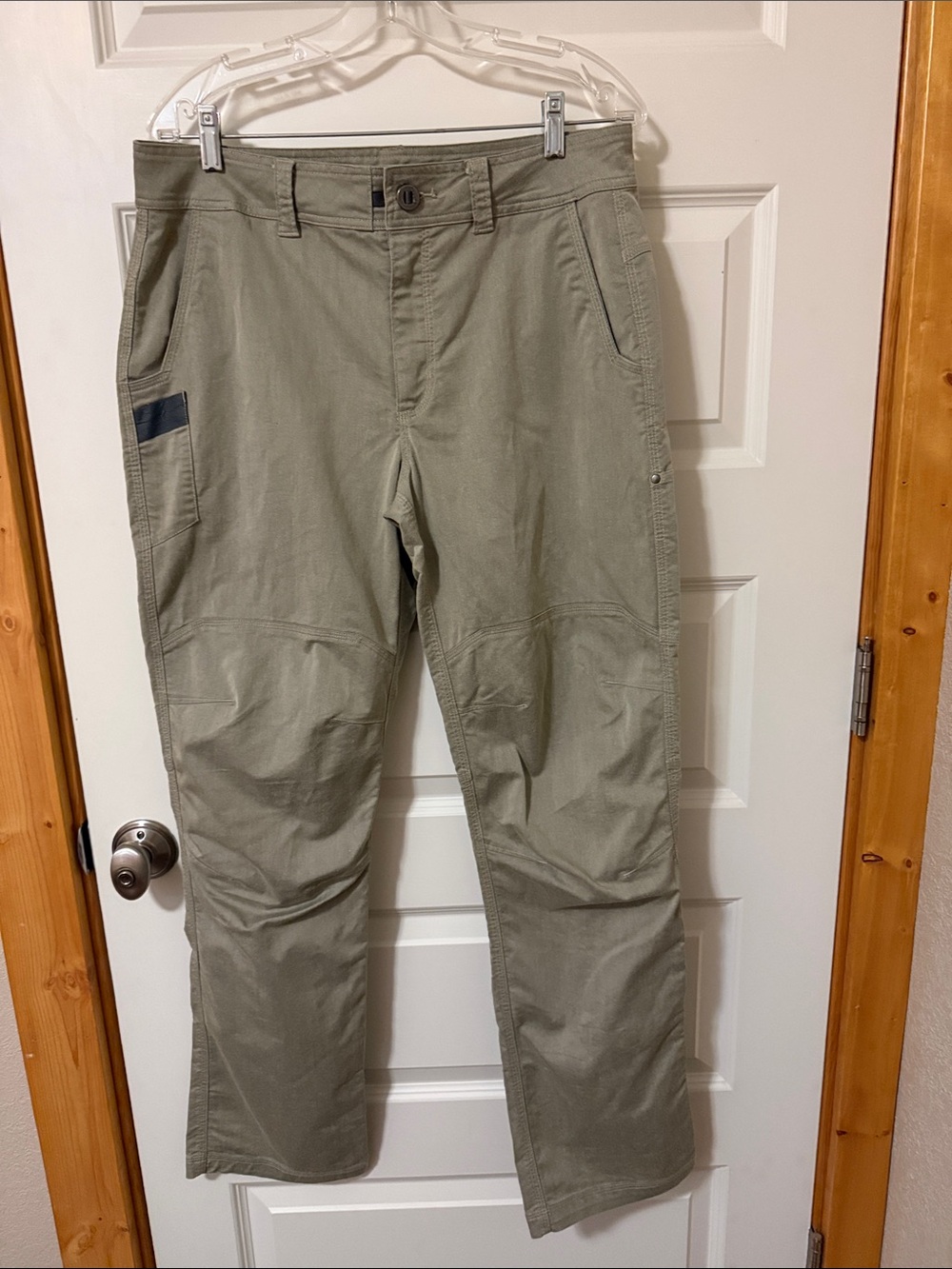 Men's Beige Utility Cargo Pants with Multi-Pocket Styling